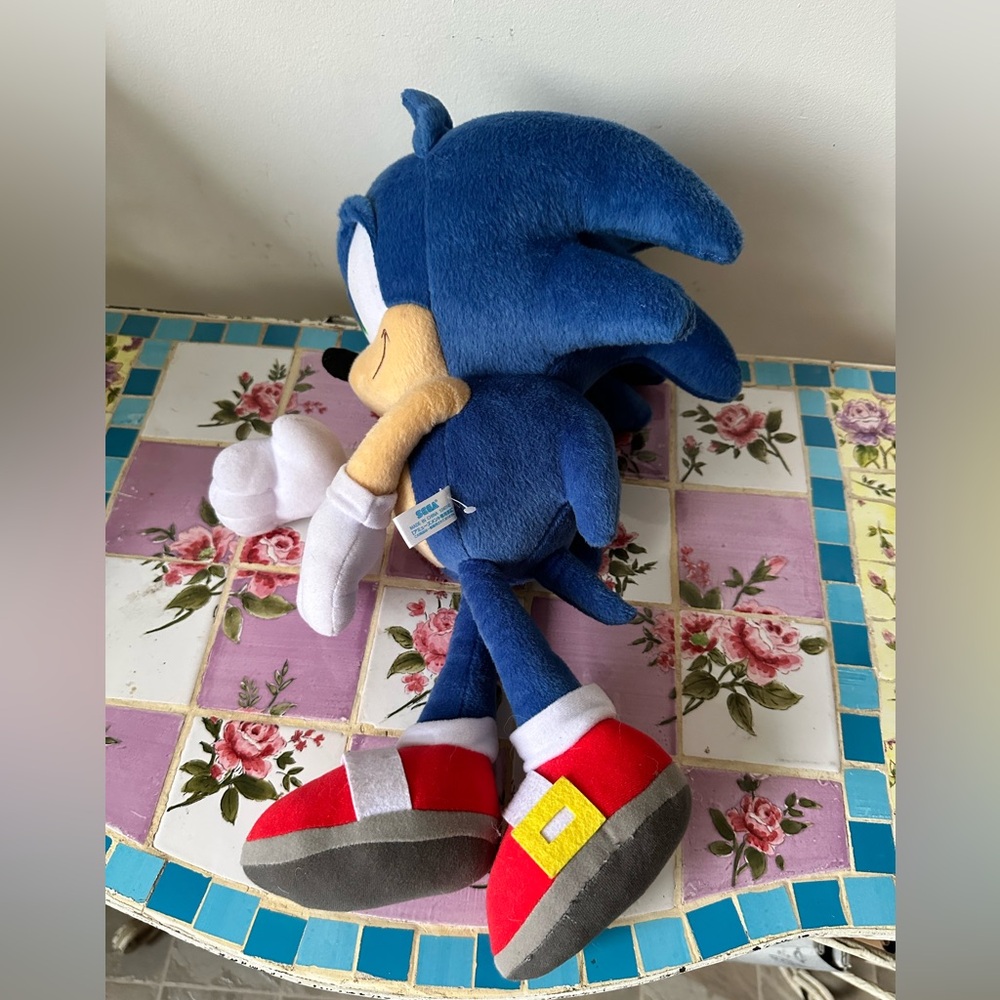 Sega Sonic the Hedgehog Blue and Red Hedgehog Plush Toy Stuffed Animal Stuffy - Picture 2 of 6